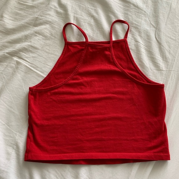 Red cropped tank top - Picture 2 of 4